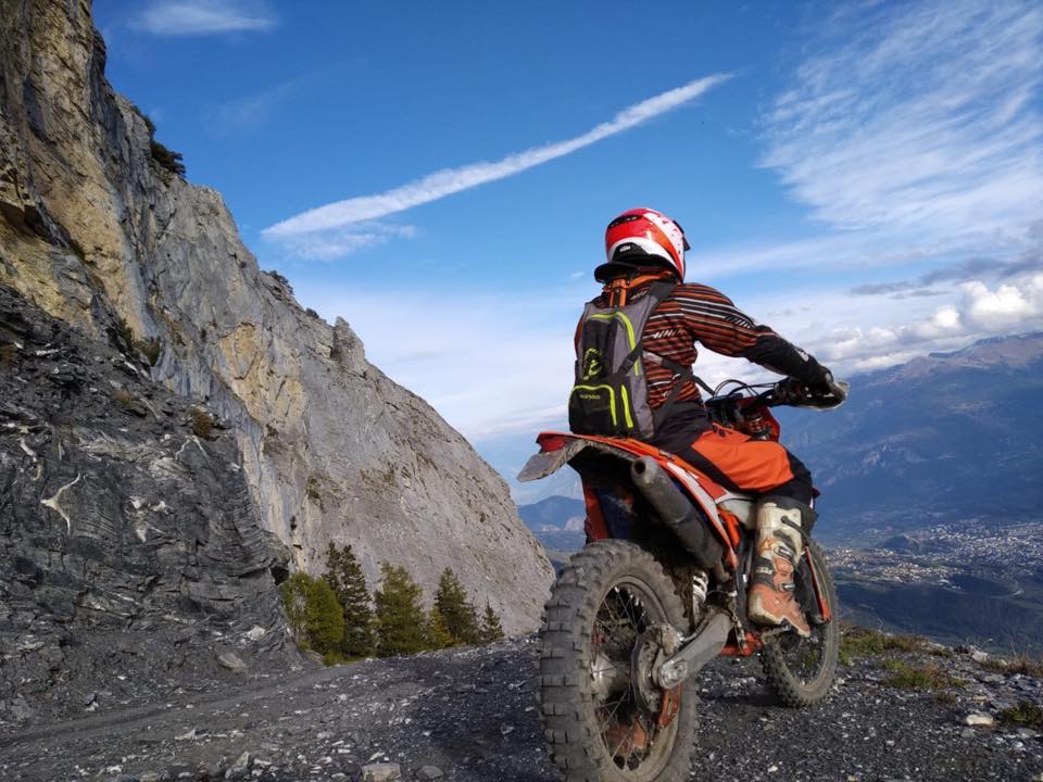 Oliver Gysin auf Motocross Maschine