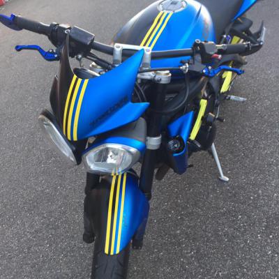 Motorradfolierung blau metallic, gelb und schwarz matt